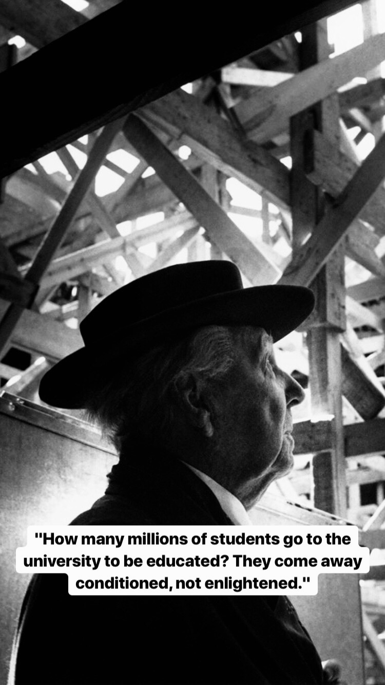 Photo of Frank Lloyd Wright