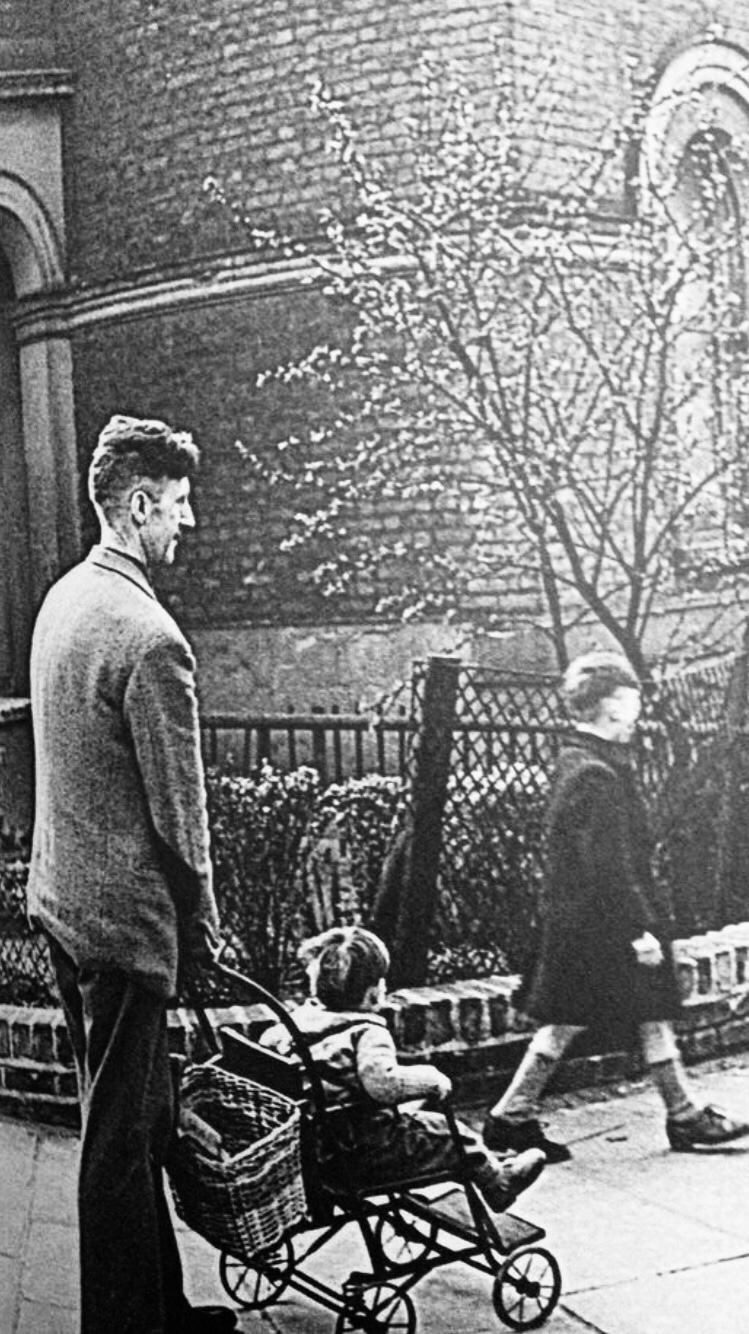 Photo of George Orwell