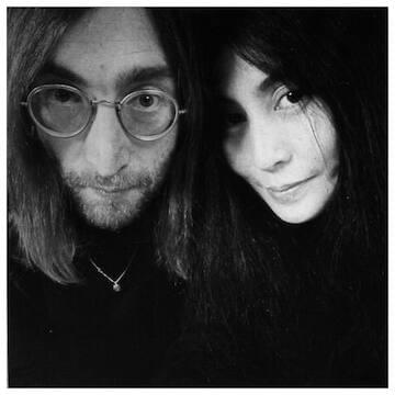 Photo of Yoko Ono and John Lennon